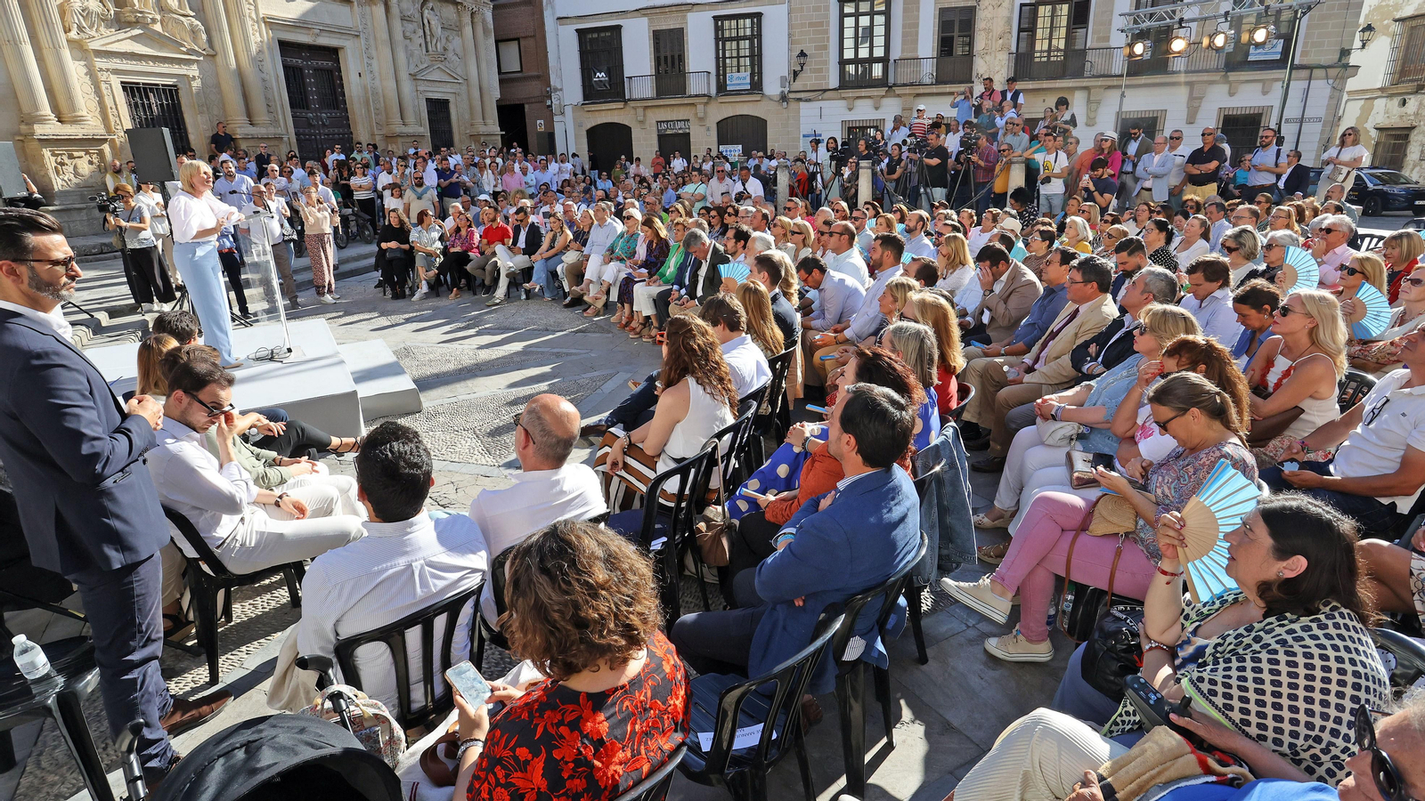 Dolors Montserrat, en campaña de las Europeas en Jerez