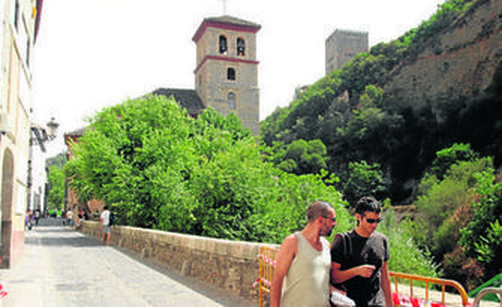 La Alhambra vista desde el Paseo de los Tristes.