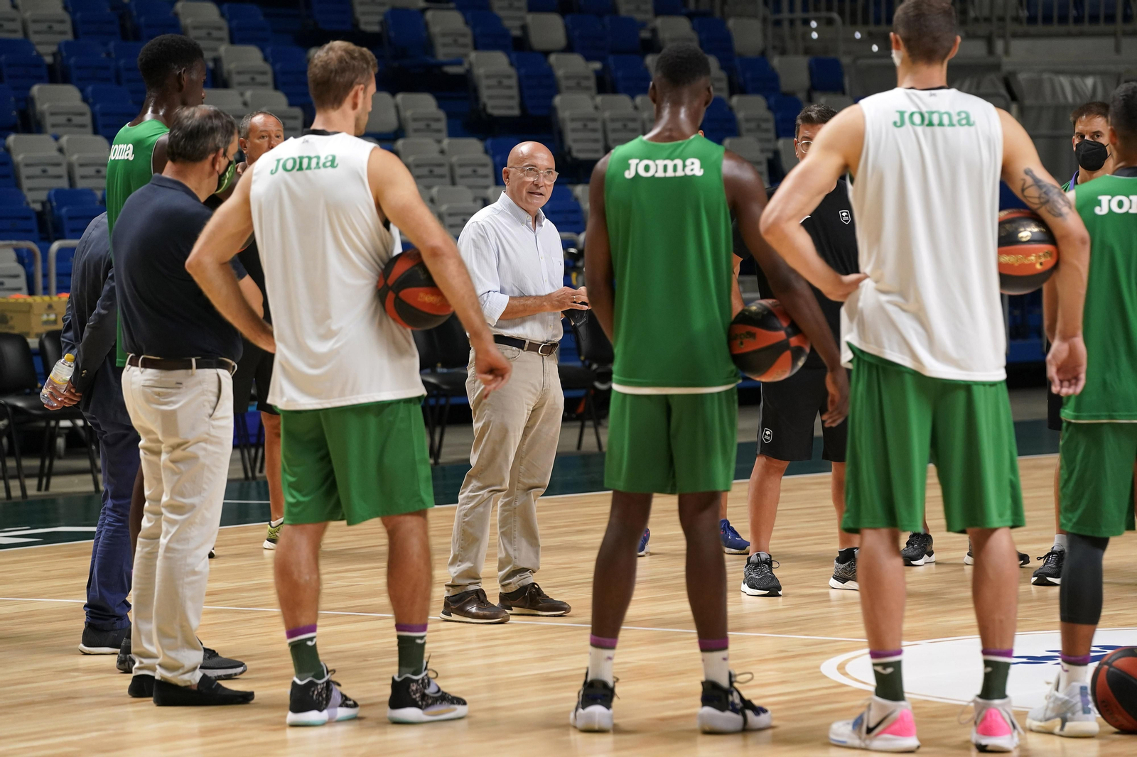 Fotos: el primer día de pretemporada del Unicaja en el Carpena Fotos: el primer día de pretemporada del Unicaja en el Carpena