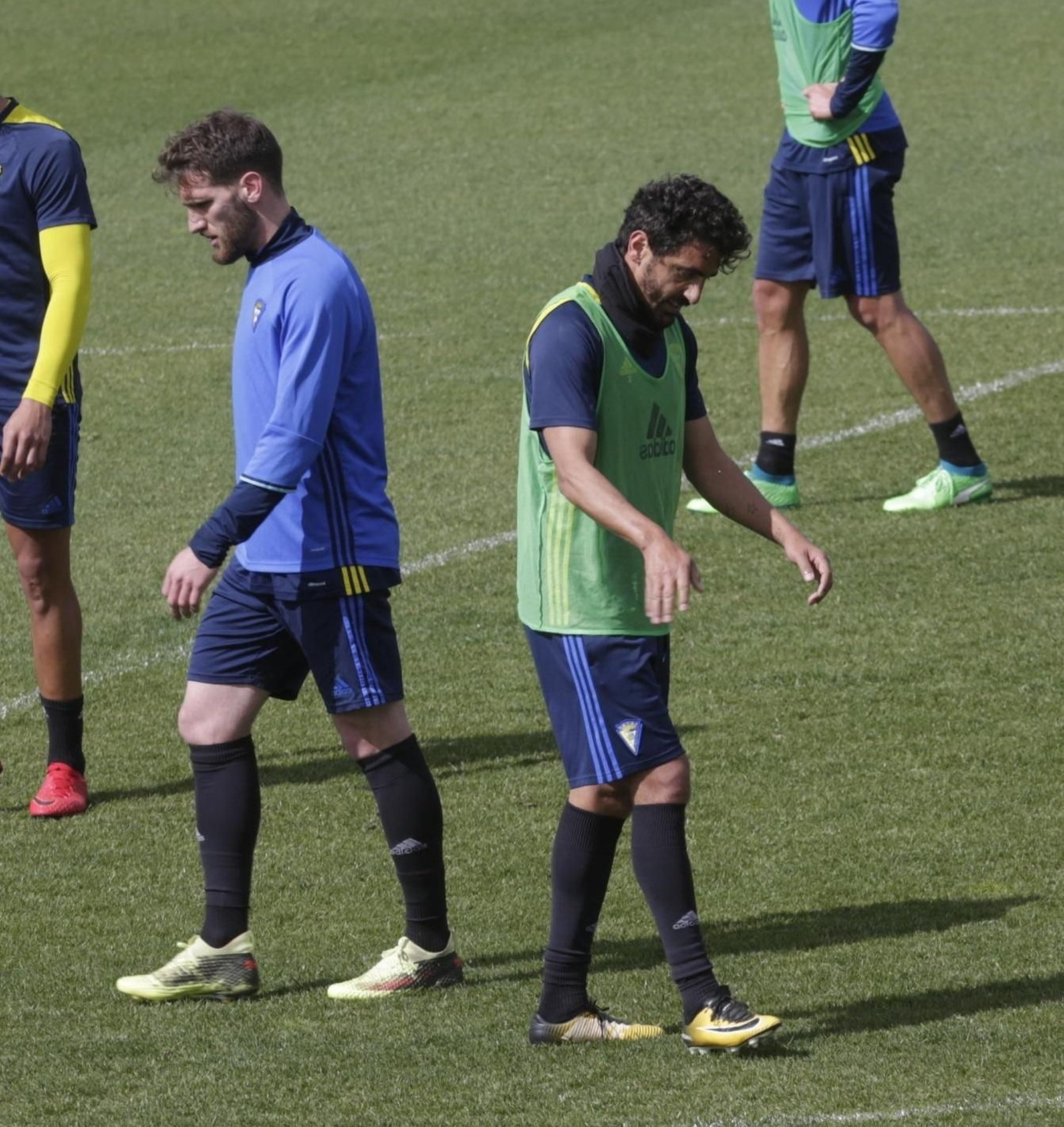 Fausto Tienza (i) y el Cádiz separan sus caminos.