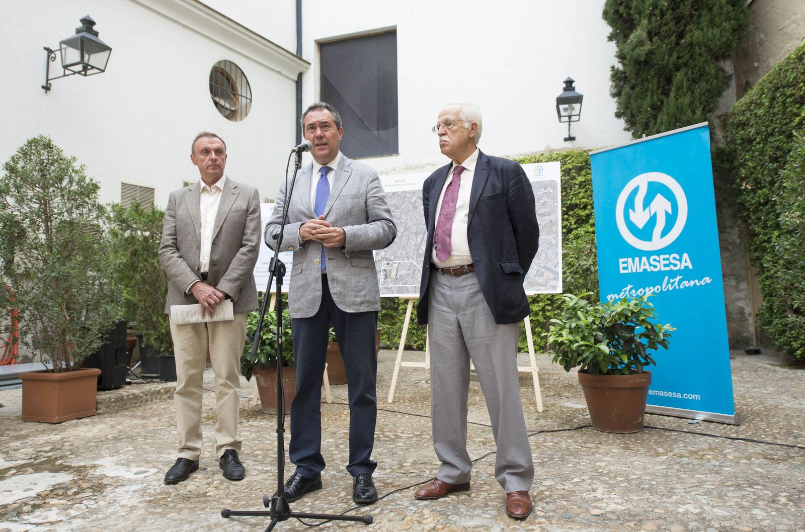 Jaime Palop, el nuevo consejero delegado, con Juan Espadas, en octubre.