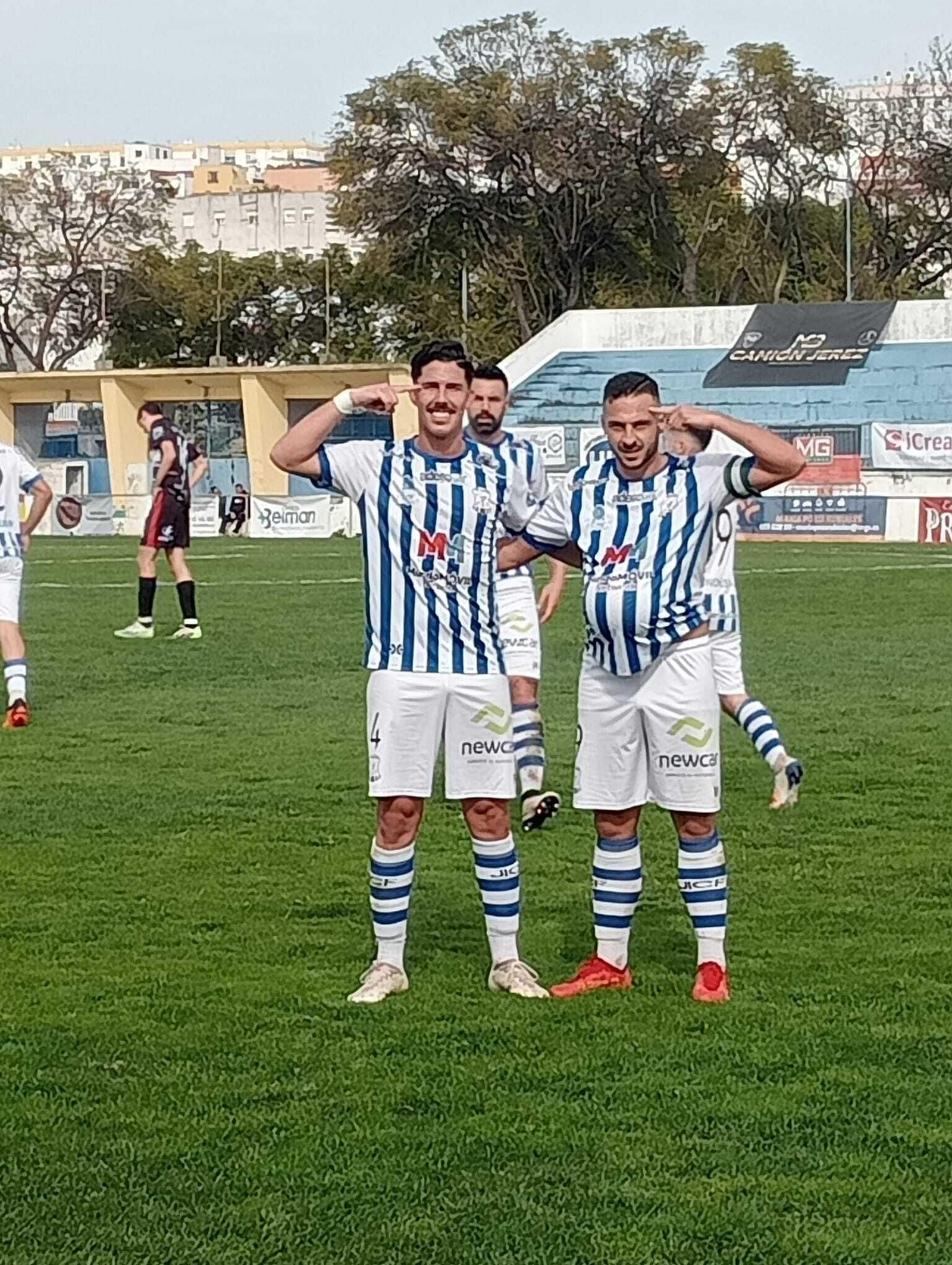 Dani Herrera celebra el 1-2 con Quintero.