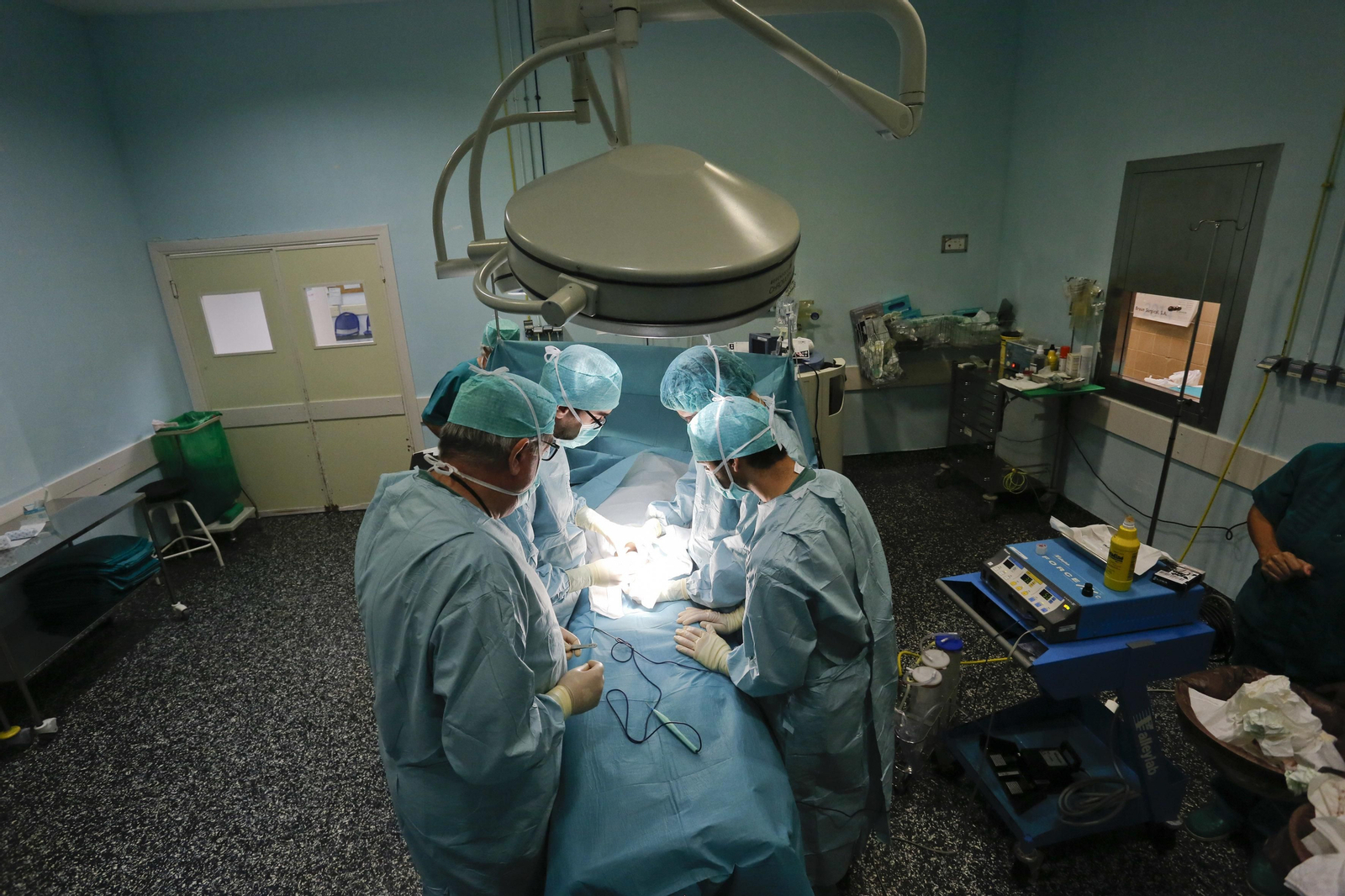 Operación en el Hospital Regional de Málaga.
