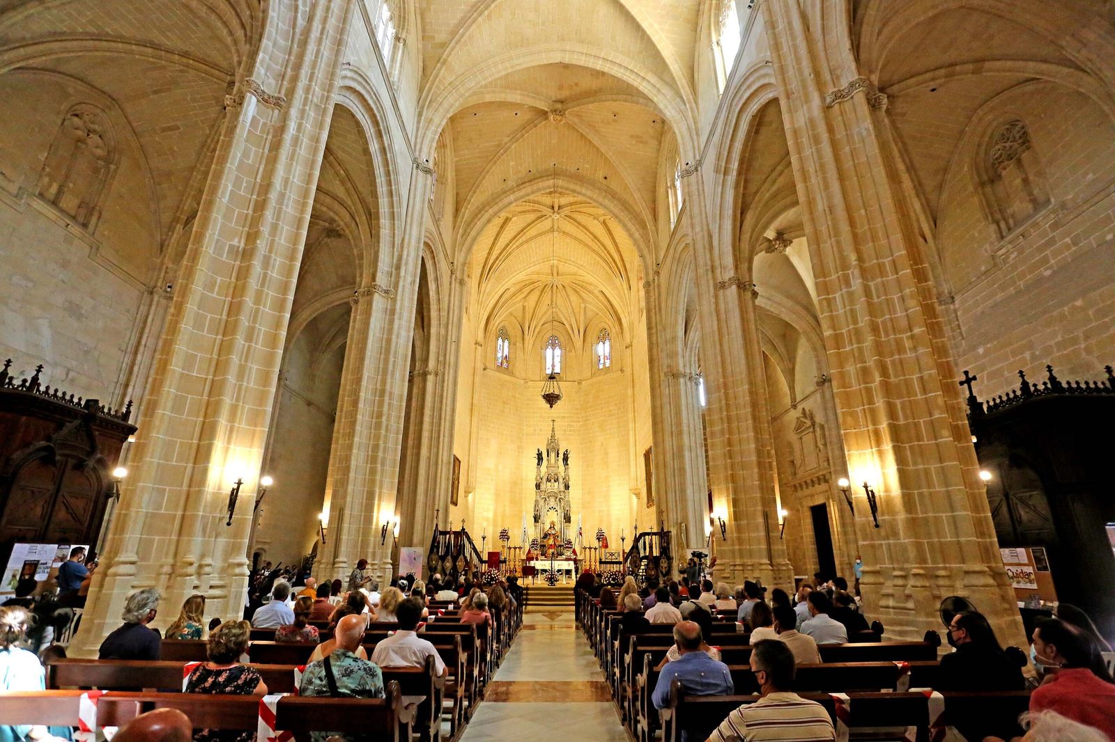 El Cardenal Carlos Amigo pronunció el primer pregón Jacobeo en Santiago.