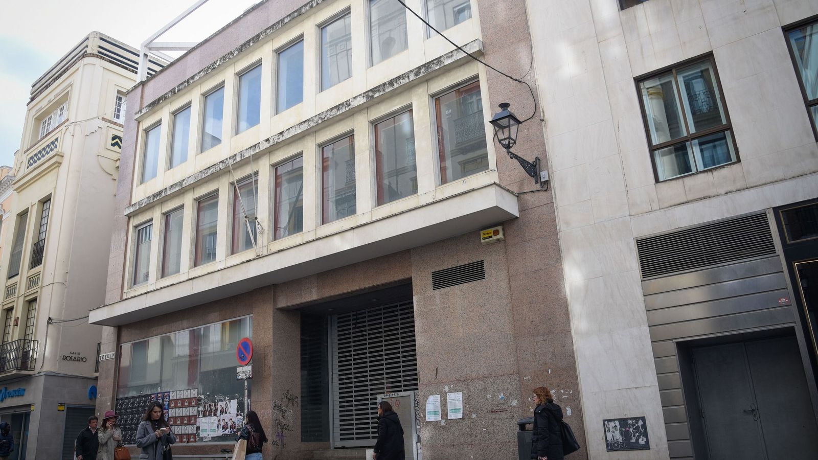 Esquina entre las calles Tetuán y Rosario.