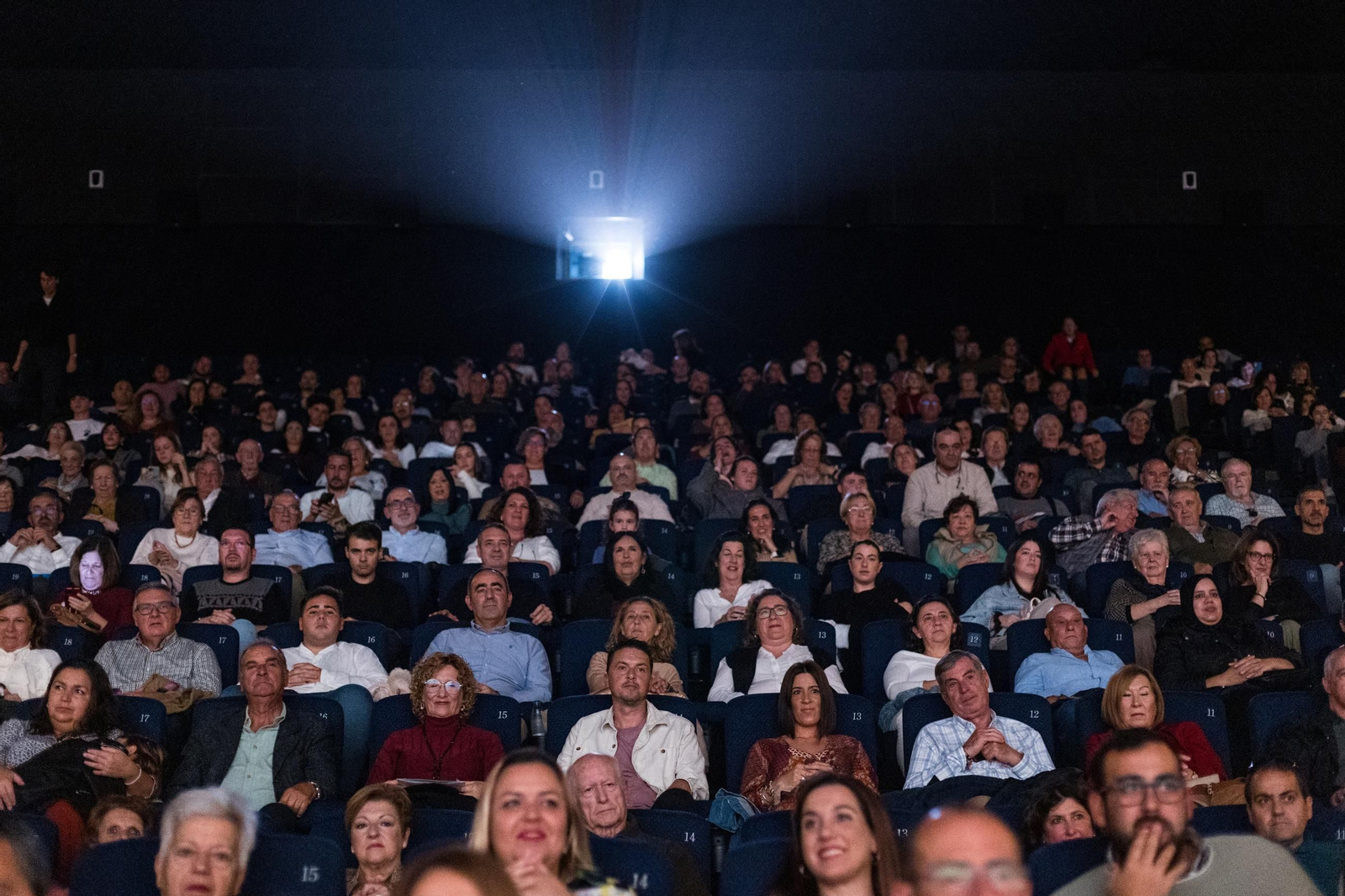 Los familiares de los premiados abarrotaron la sala de cine. Los familiares de los premiados abarrotaron la sala de cine.