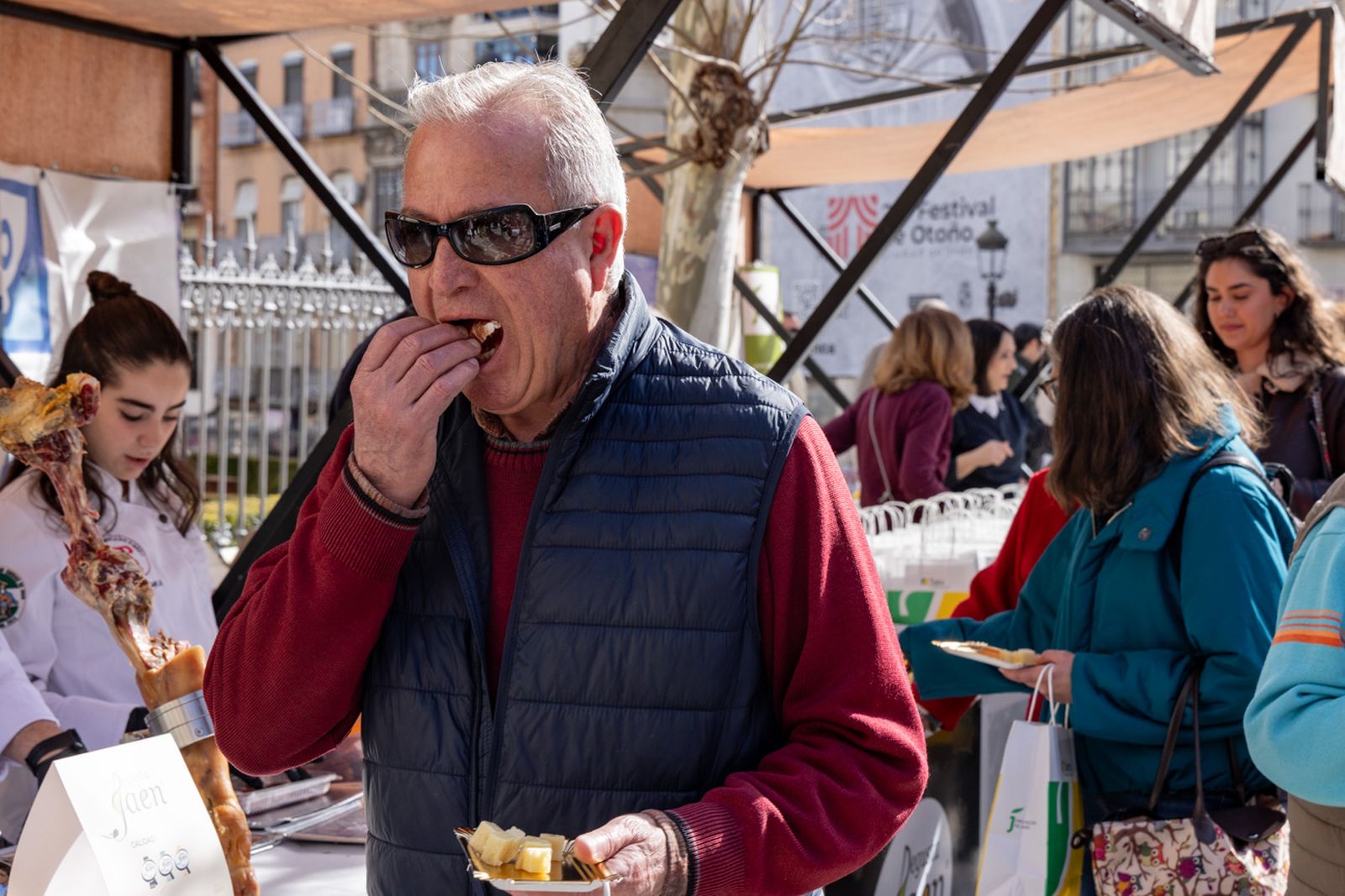 Izado de la Bandera de Andalucía y en un desayuno molinero en Jaén
