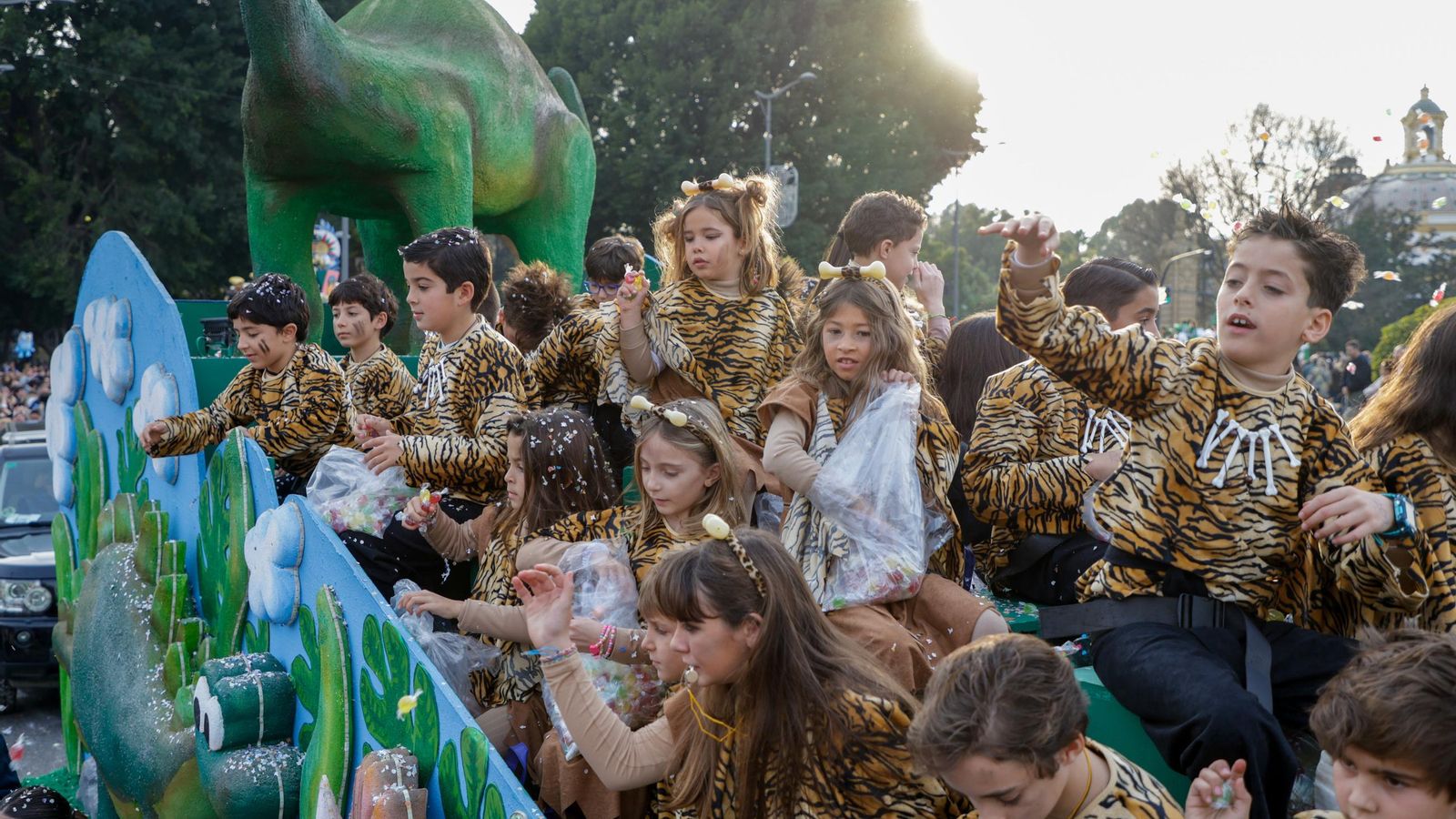 Las fotos de la ínsolita salida de los Reyes Magos del Ateneo un 4 de enero