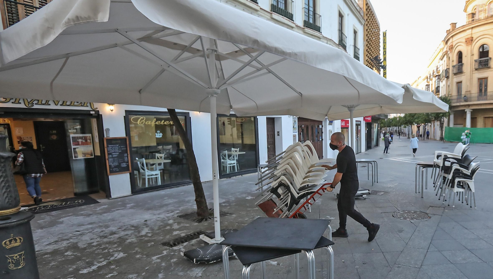 Jerez cierra a las seis de la tarde comercio y hostelería por el toque de queda