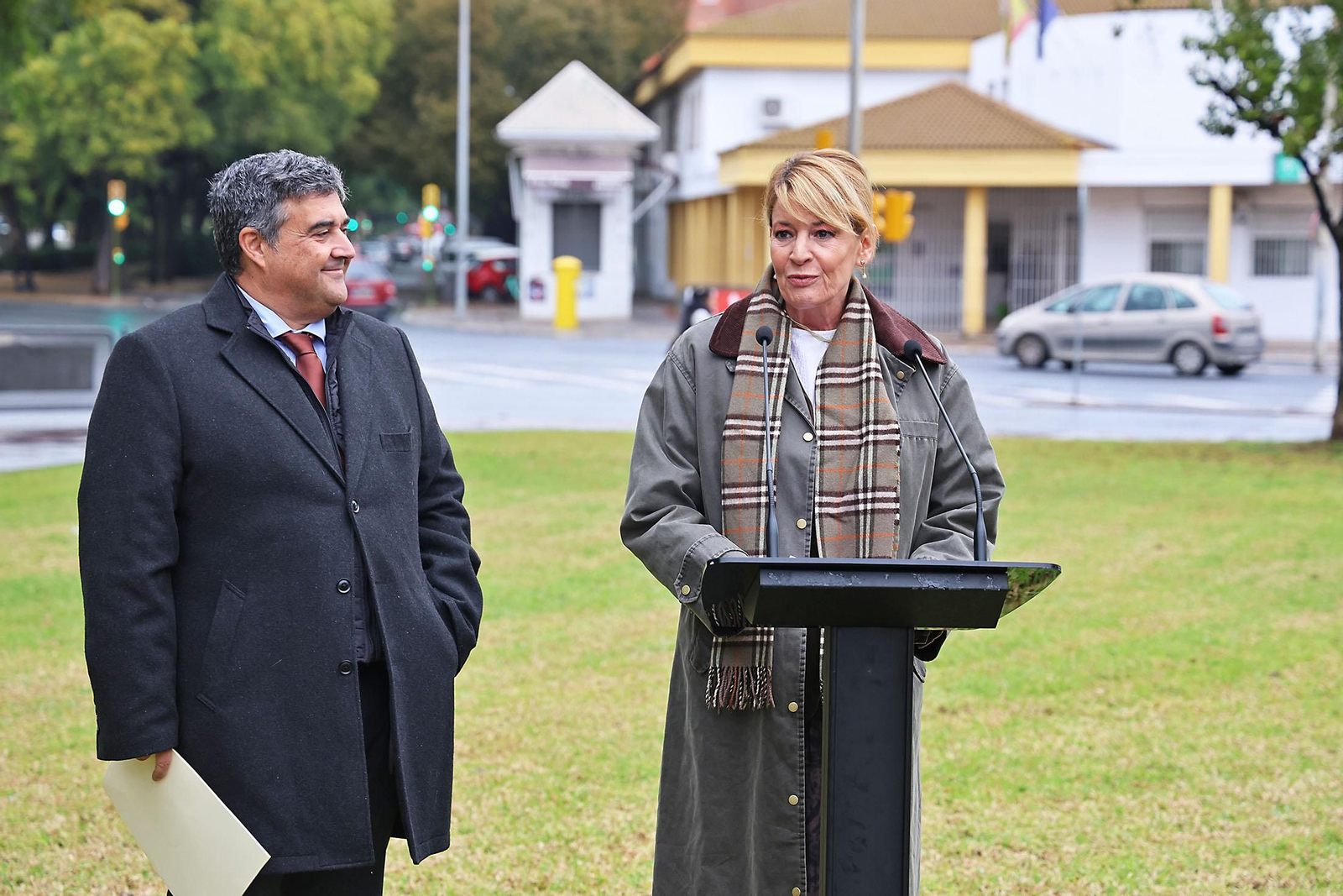 Descubren un azulejo conmemorativo del Día de la Bandera de Andalucía