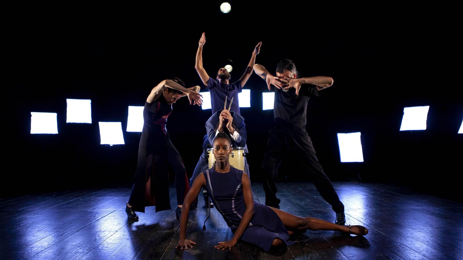 'Los cuerpos celestes' de la compañía de Marco Vargas & Chloé Brûlé.