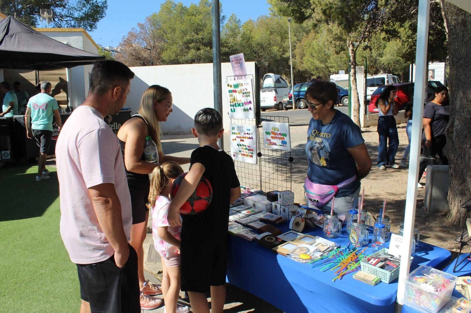Así es el mercadillo artesanal mensual de Huércal de Almería, una tradición que se asienta