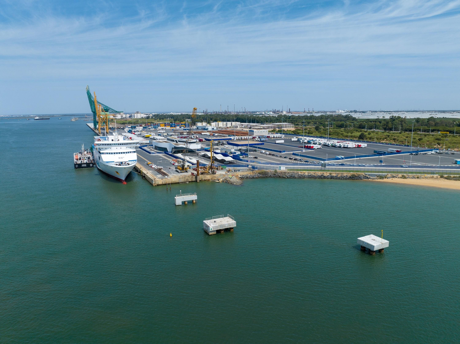 Obras de la nueva rampa ro-ro en el Puerto de Huelva.