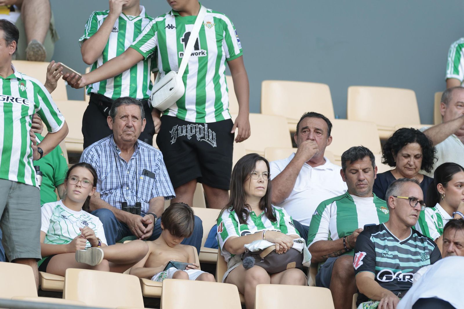 Búscate en las fotos del Betis - Athletic Club