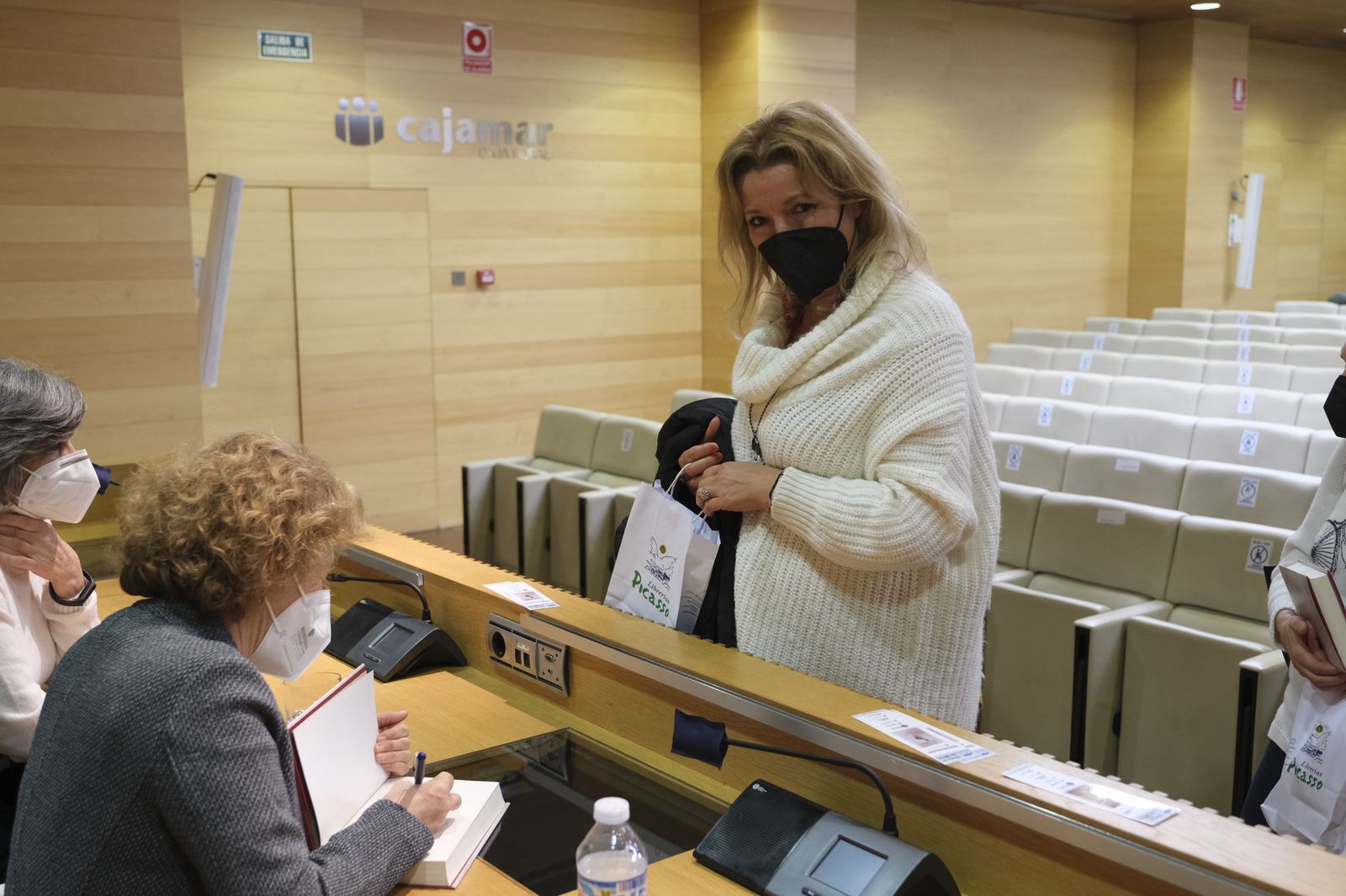 Fotogalería Diario de los Libros, con Julia Navarro. Almería