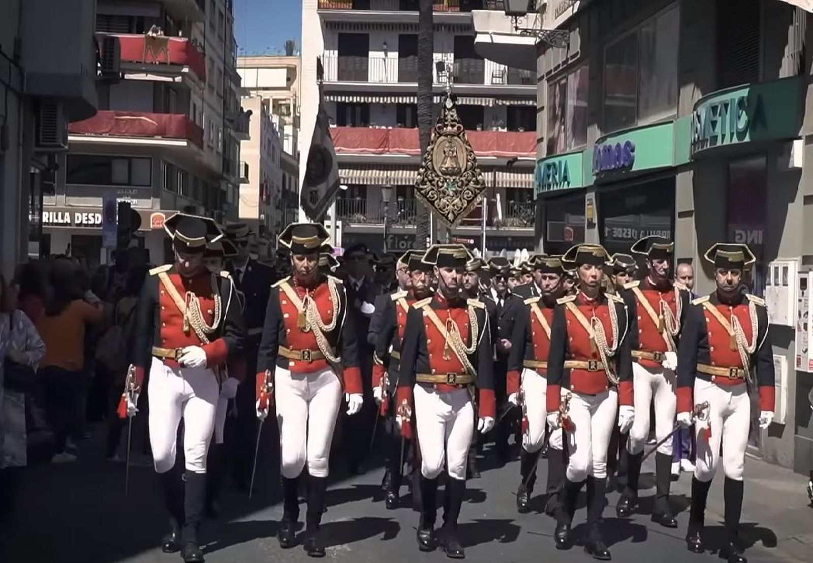 Virgen de los Reyes en pasacalles camino de Molviedro