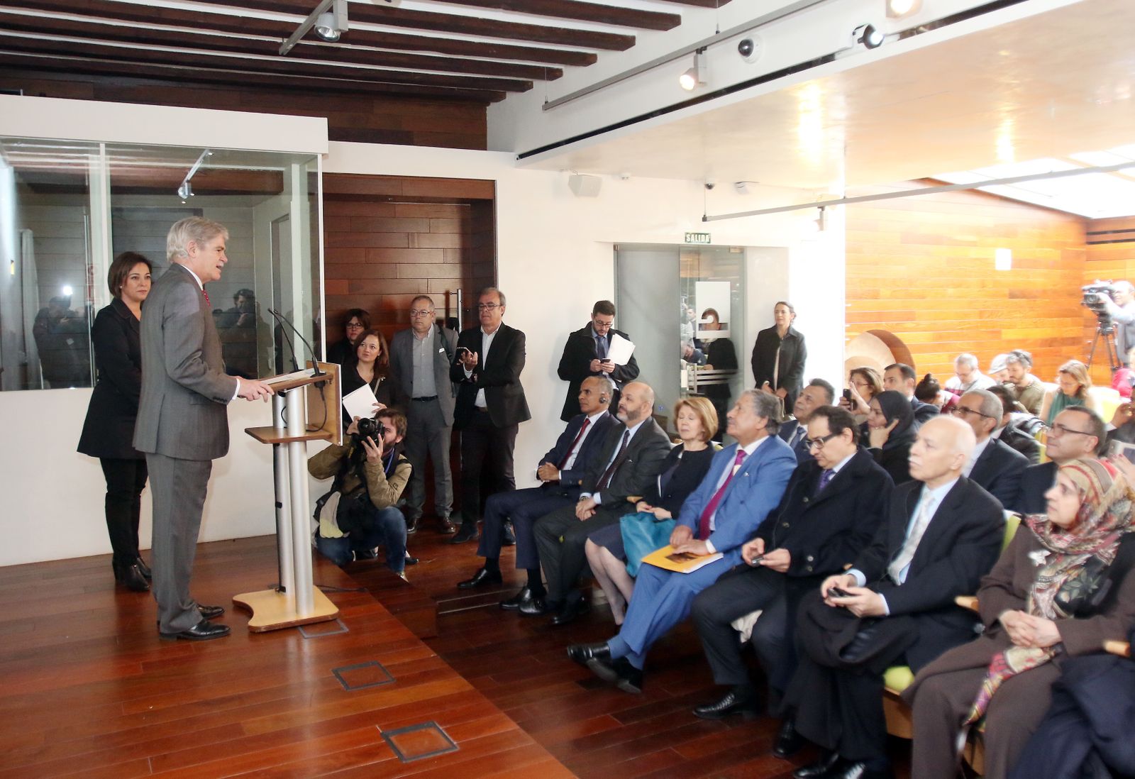 La visita de los embajadores de los países árabes al X aniversario de la casa árabe