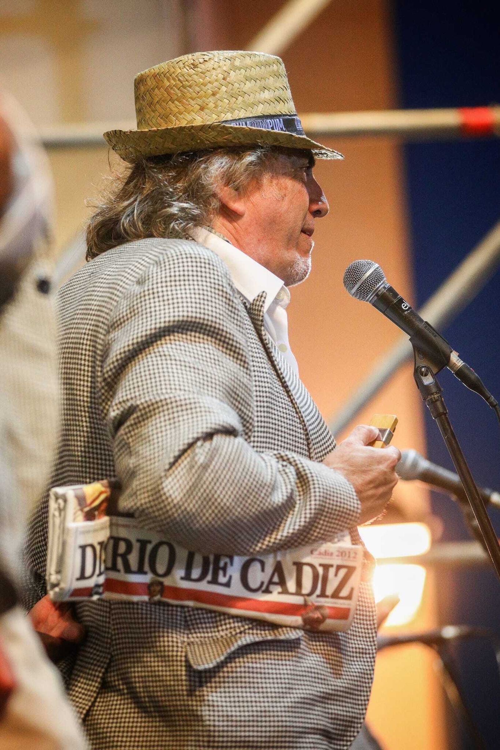 La noche del viernes de Carnaval en Cádiz, en imágenes