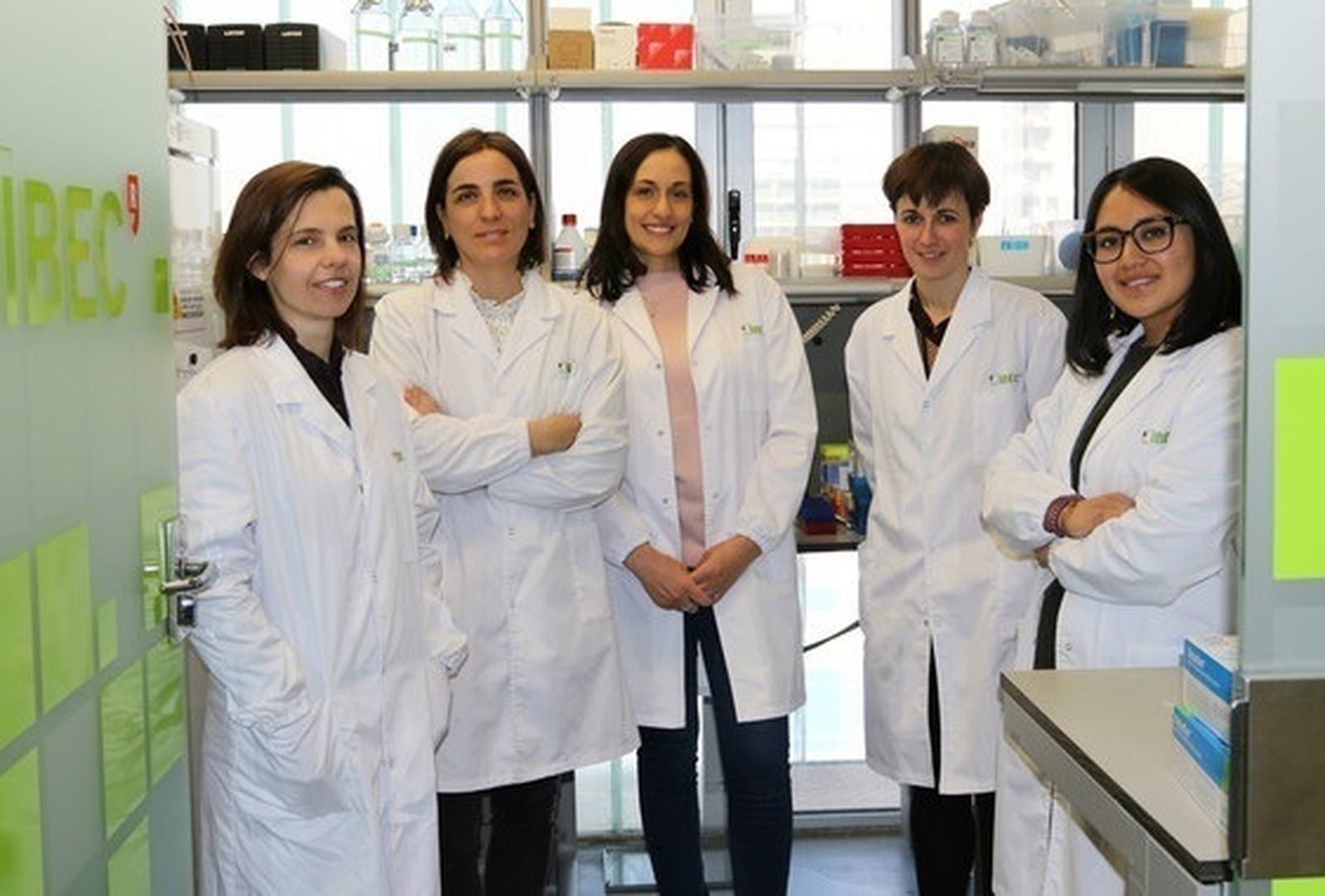 El equipo de científicas del IBEC que ha realizado la investigación.