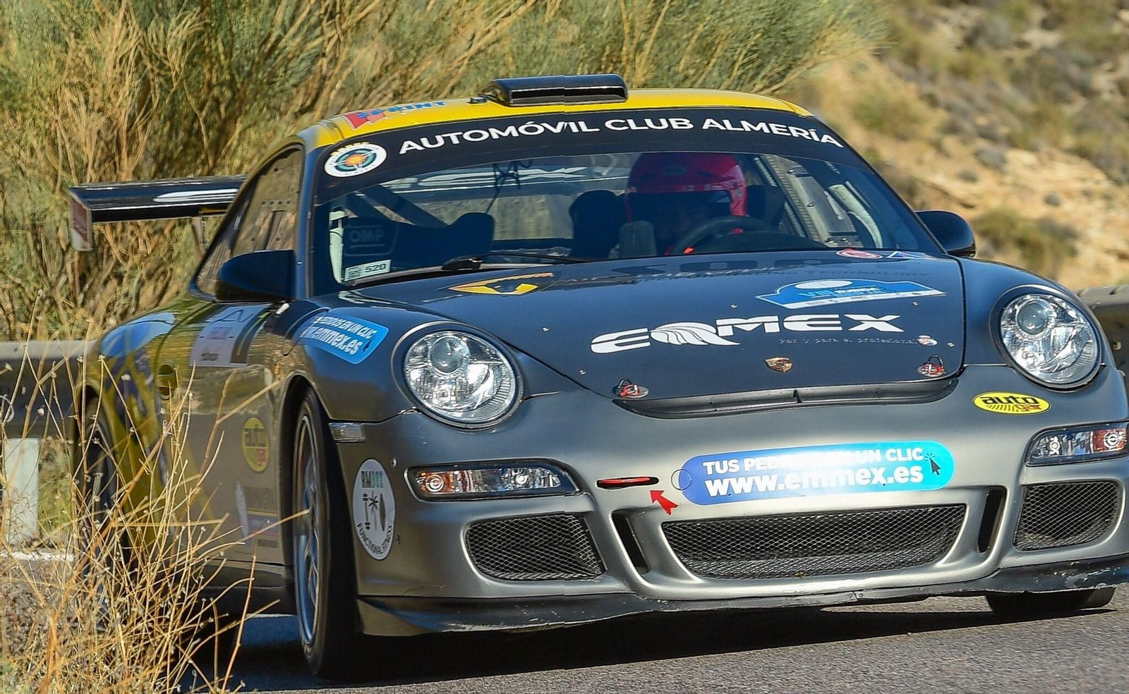 Manuel Maldonado a su paso con su Porsche 997 GT3 CUP Rallye por uno de los tramos durante el desarrollo de la prueba.