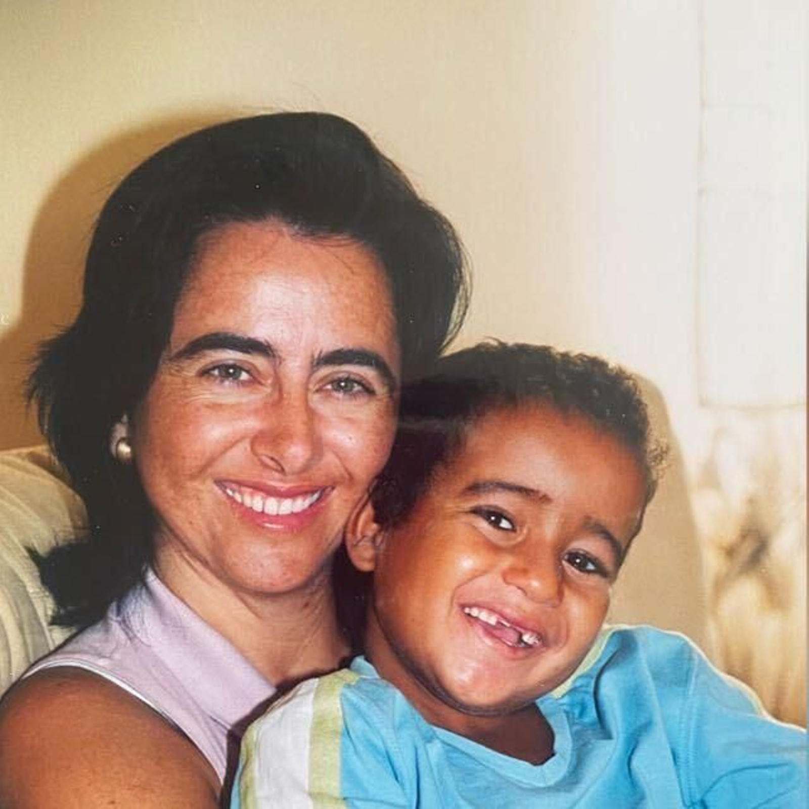 Hamma, con su madre de acogida, Setefilla García, en uno de los primeros años en Jerez.