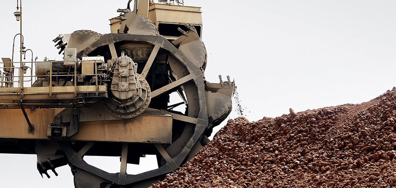 Imágenes de operaciones de Hydro con bauxita y alúmina.