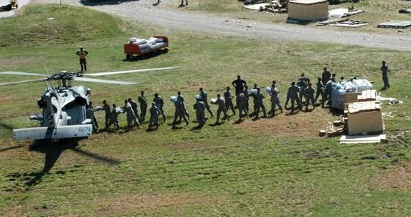 La comunidad internacional se vuelca en la ayuda hacia la población haitiana. / Reportaje Gráfico: EFE