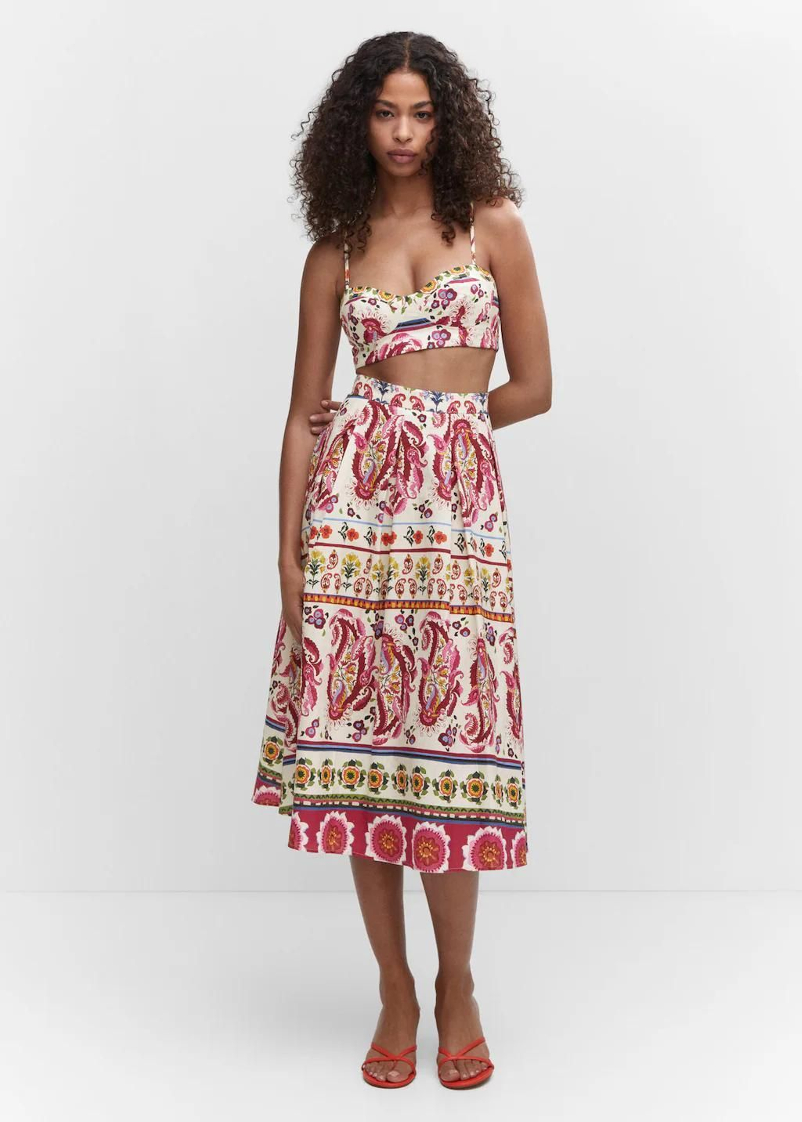 Falda de lino estampada de Mango.