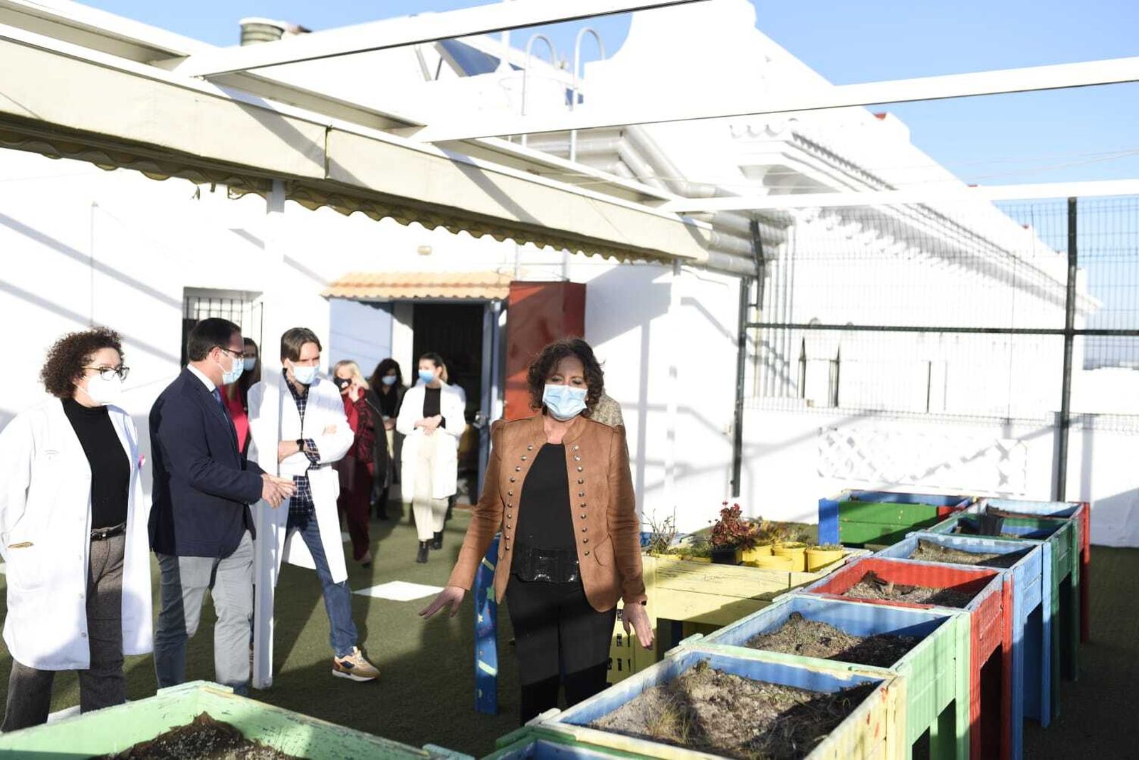 La consejera de Salud, Catalina García, visita el área de Salud Mental Infanto-Juvenil del Hospital Vázquez Díaz.