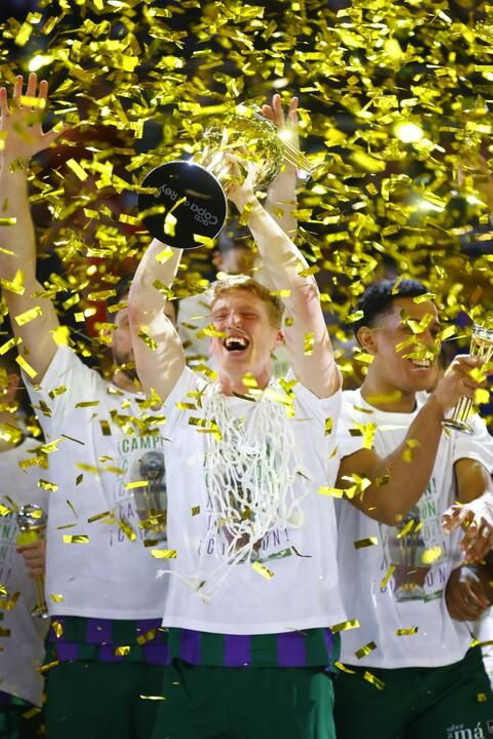 El Unicaja, campeón de Copa: Todas las imágenes del partido, la fiesta y la llegada a Málaga