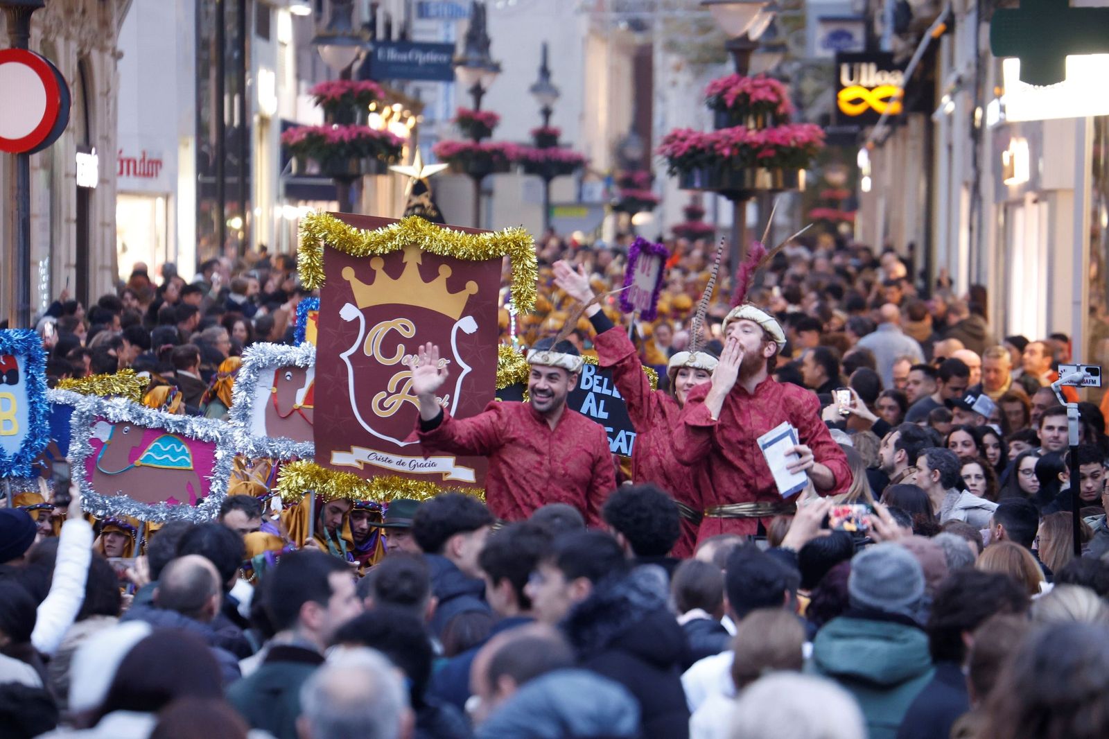 El Cartero Real llena de ilusión el Centro de Córdoba, en imágenes