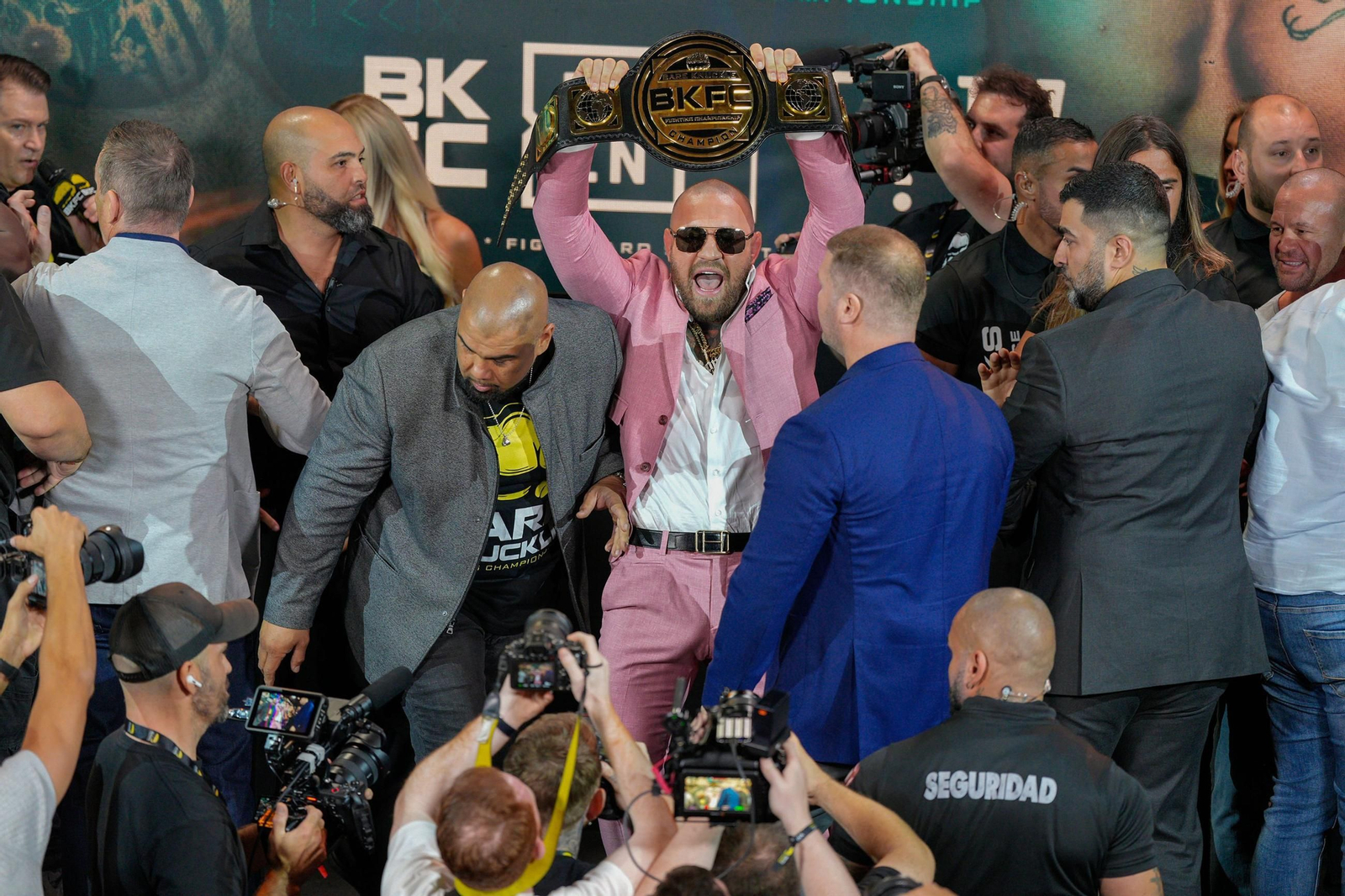 Marbella, bronca en el epicento del show de McGregor y BKFC Marbella, bronca en el epicento del show de McGregor y BKFC