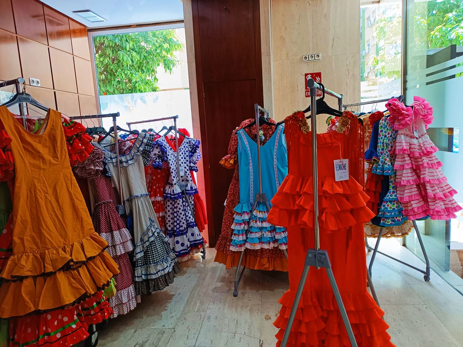 Mercadillo solidario de Red Madre en Huelva.