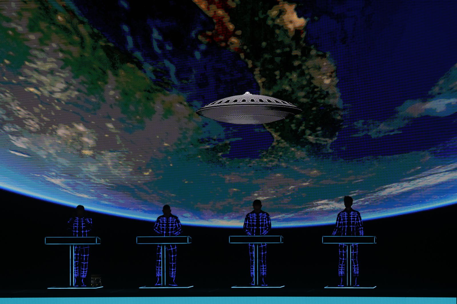 Las imágenes del concierto de Kraftwerk en el Icónica Fest