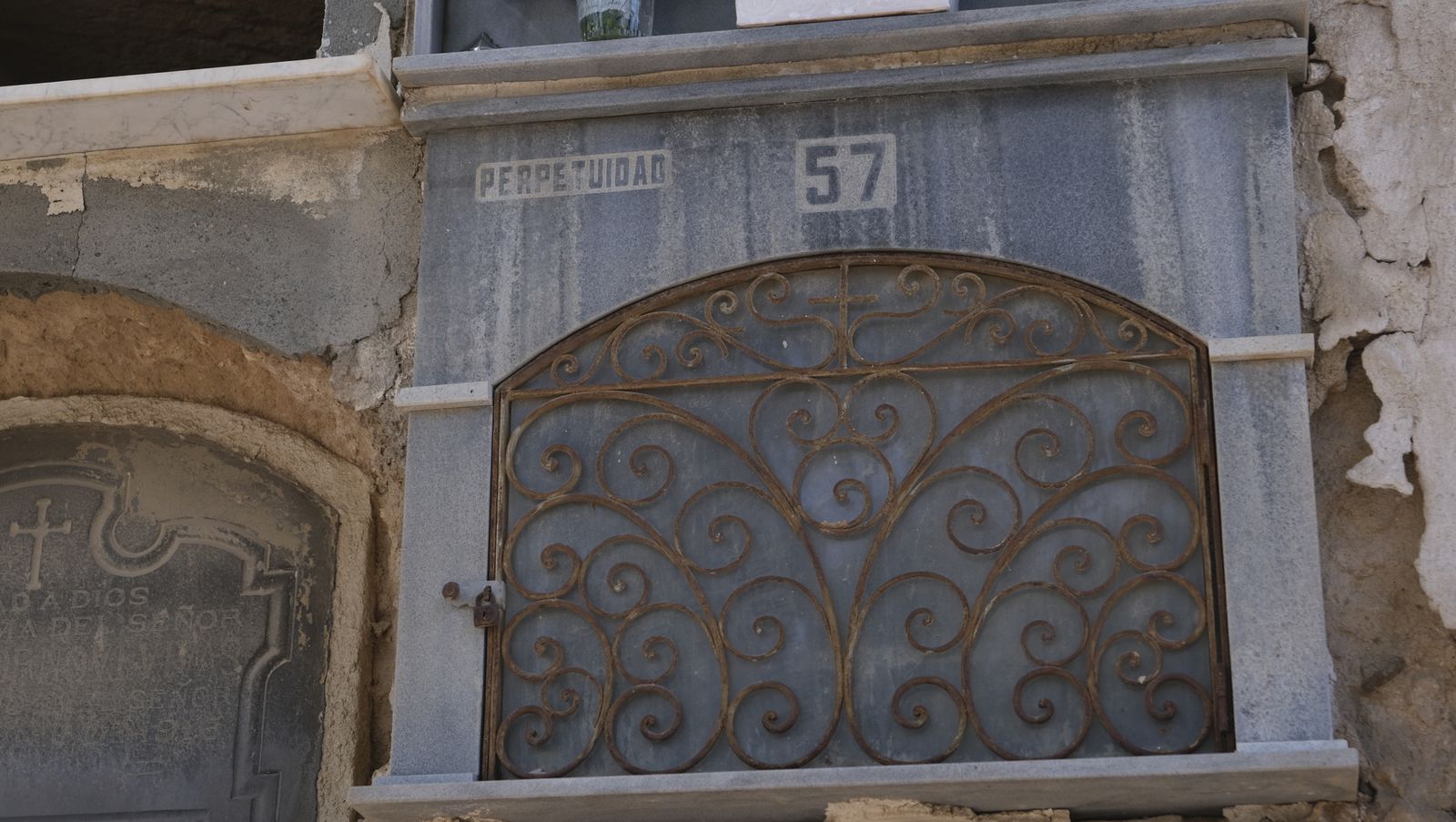 Imágenes del Día de Todos los Santos en el Cementerio de San José de Almería
