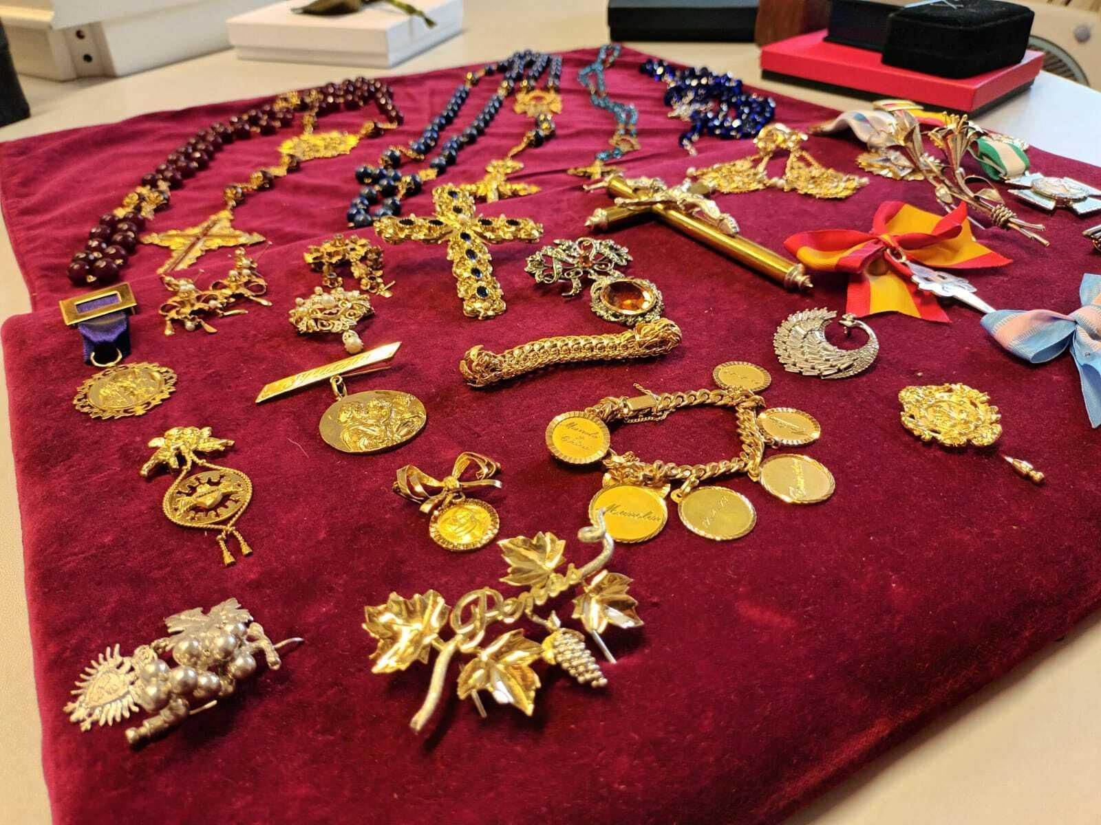 Joyas donadas a la Virgen de las Penas