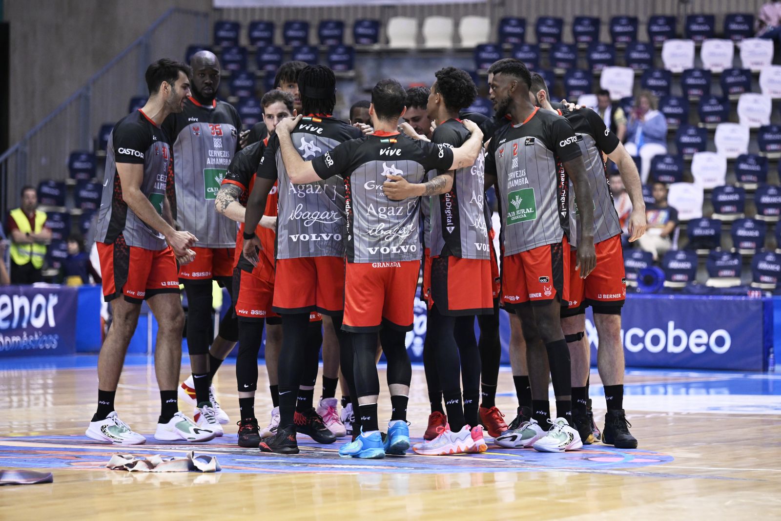 El Obradoiro-Covirán Granada, en imágenes