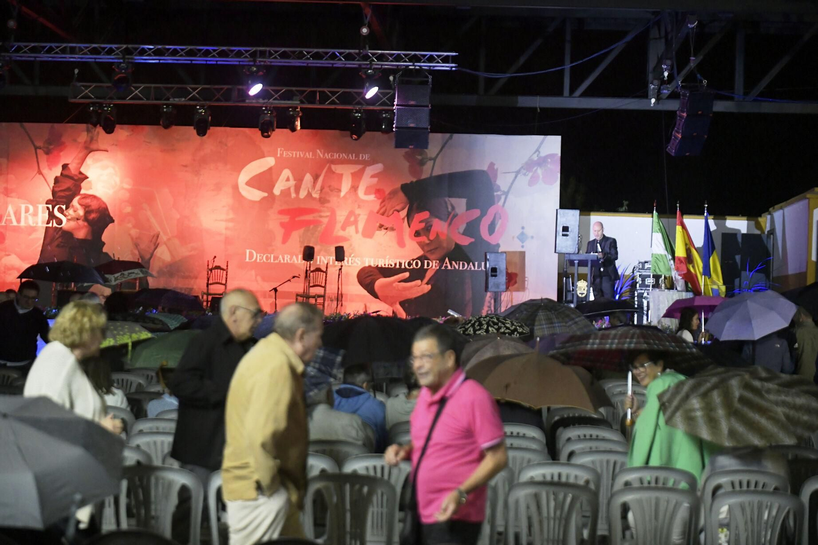 La lluvia irrumpe en el Festival Nacional de Cante Flamenco de Ogíjares