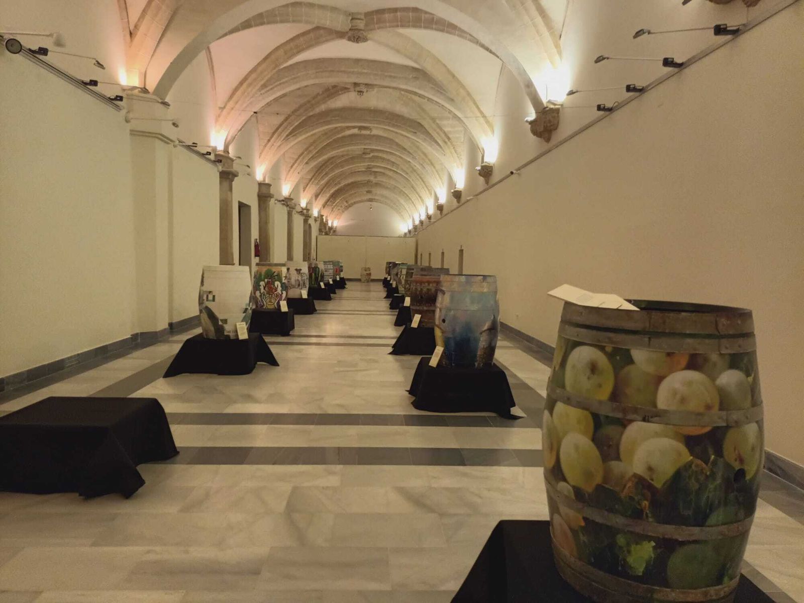 Una imagen de la exposición en la Sala Profundis de Los Claustros.