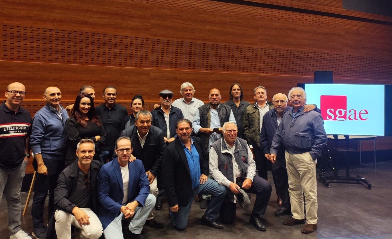 Foto de familia de la presentación de Antonio Onetti a la reelección como presidente de la Sociedad General de Autores y Editores (SGAE).