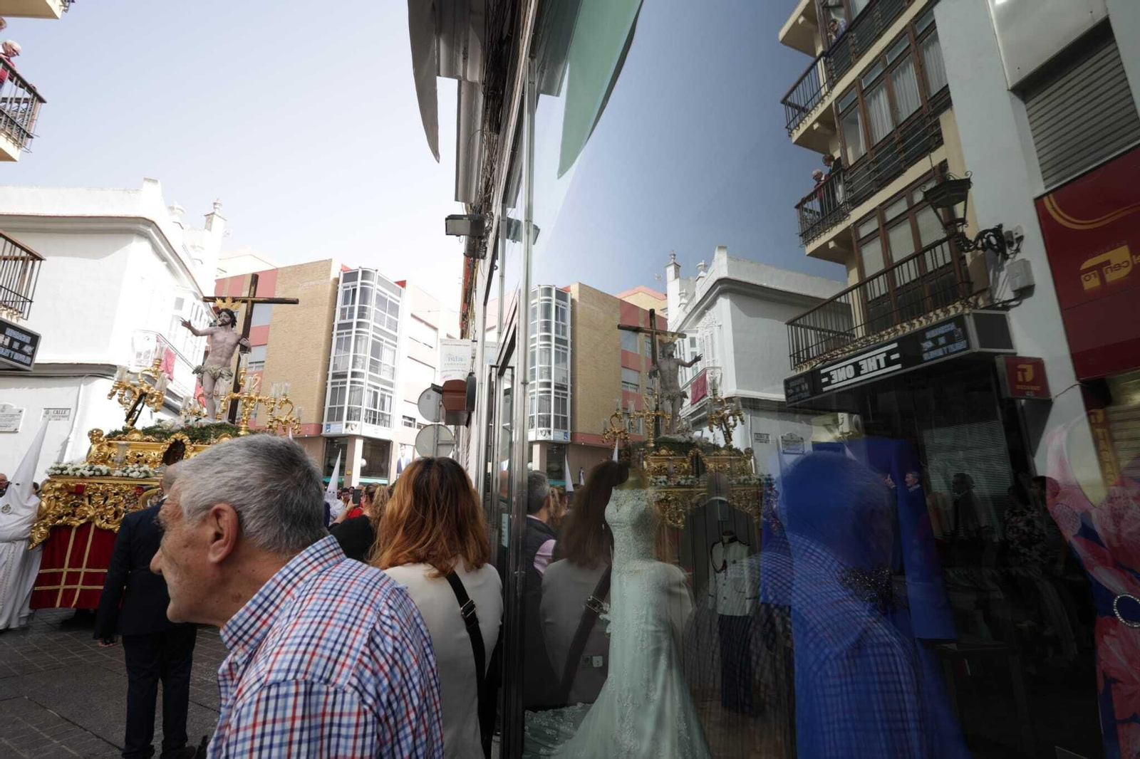 Imágenes de la procesión del Resucitado de la Semana Santa de San Fernando 2023
