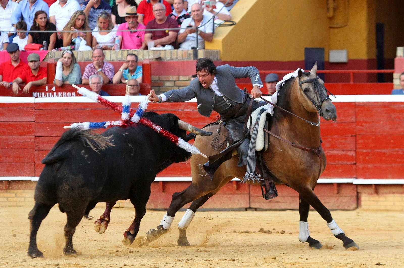 Imágenes de la corrida de rejones de Pablo Hermoso de Mendoza, Andrés Romero y Lea Vicens.