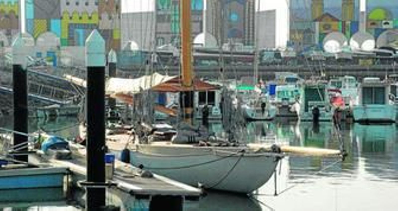 El velero suizo  'Mariska' ya se encuentra en las instalaciones de Puerto Sherry desde hace algunos días.