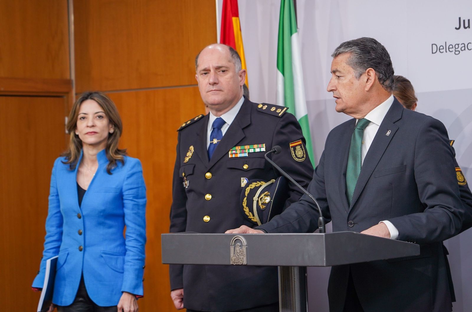 Antonio Sanz, consejero de Presidencia, presenta el balance de la Policía autonómica.