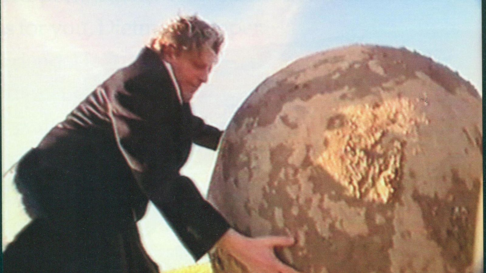 Fabre haciendo de escarabajo pelotero en la acción 'Problema'.