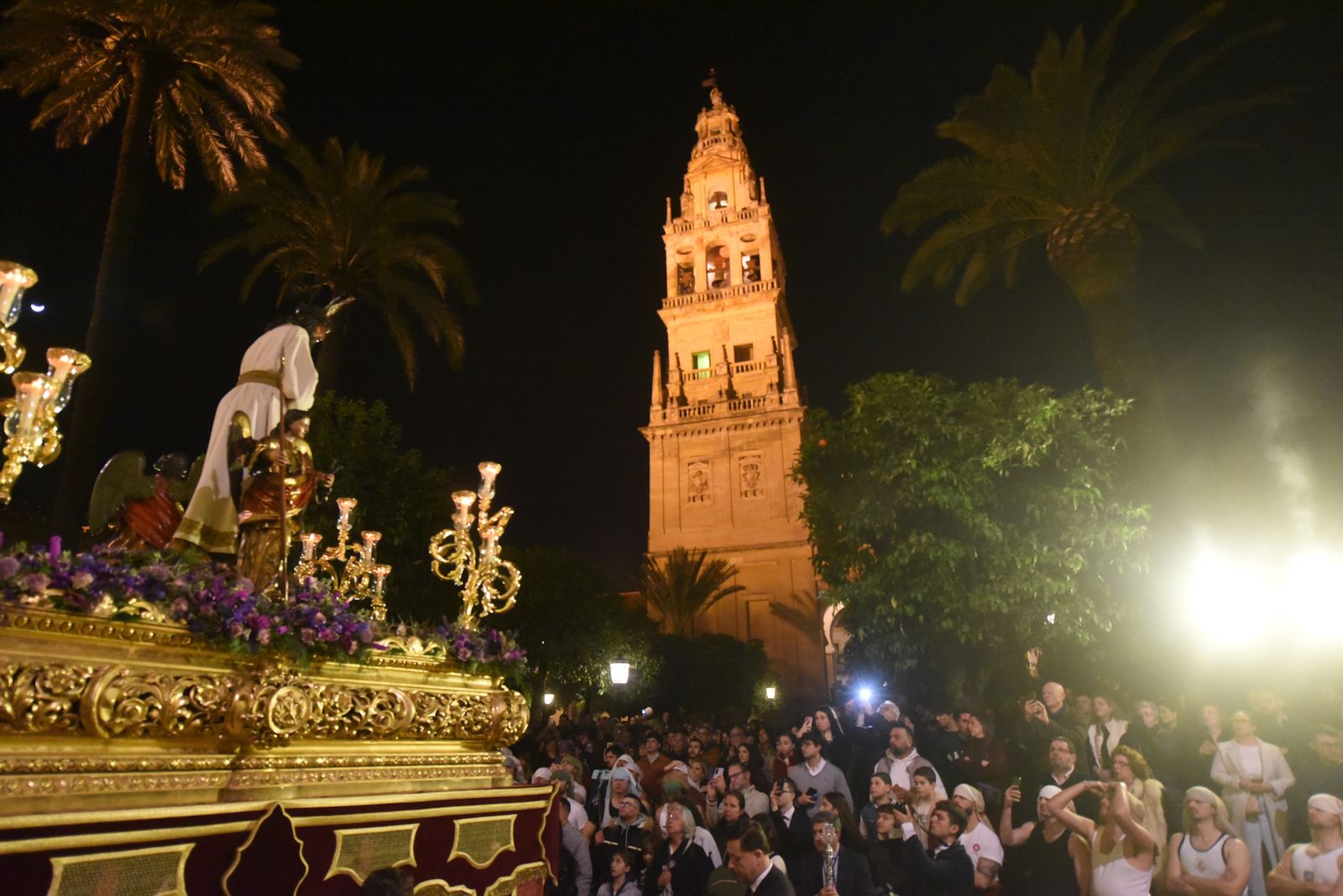 El Vía Crucis de las Cofradía con el Señor de la Sangre, en imágenes