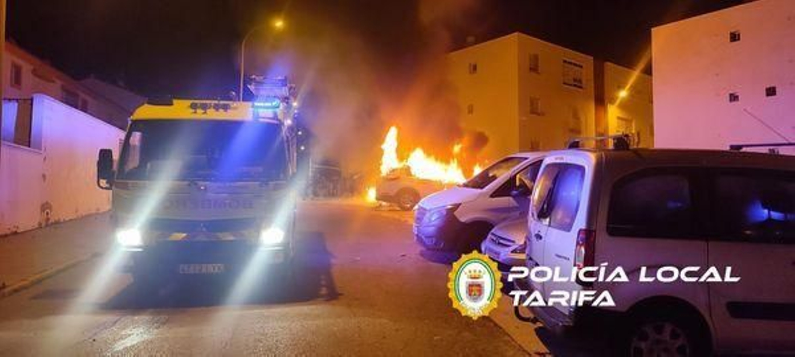 Un incendio de varios coches en Tarifa.
