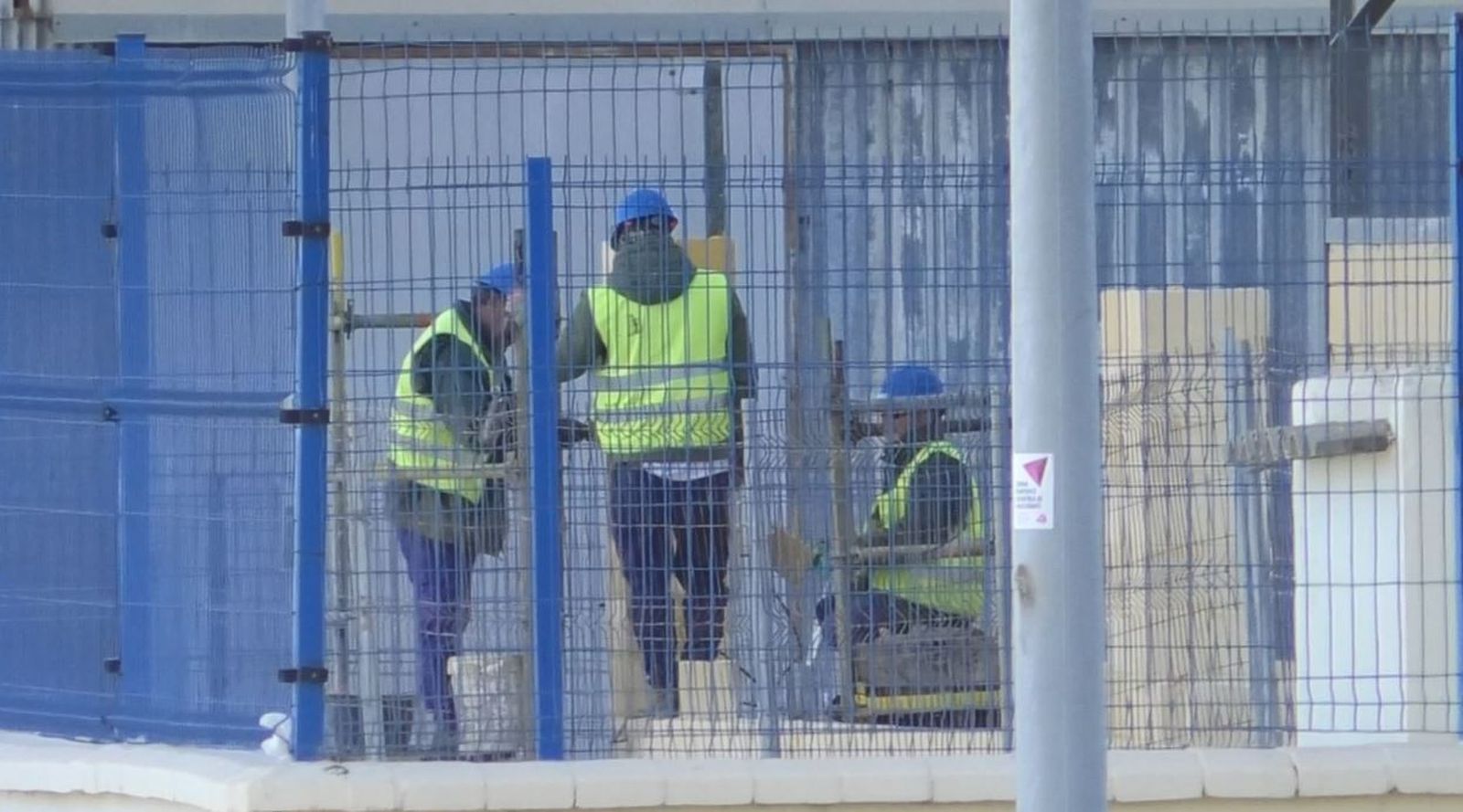Trabajadores de Dragados en plena faena, este lunes
