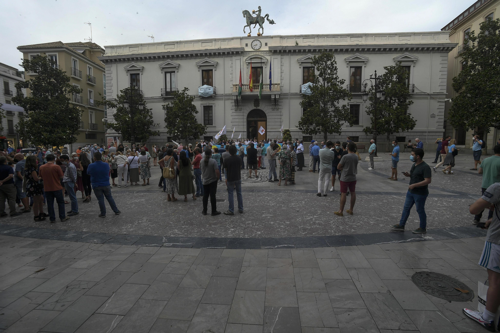 La concentración para pedir un nuevo gobierno municipal en Granada, en imágenes