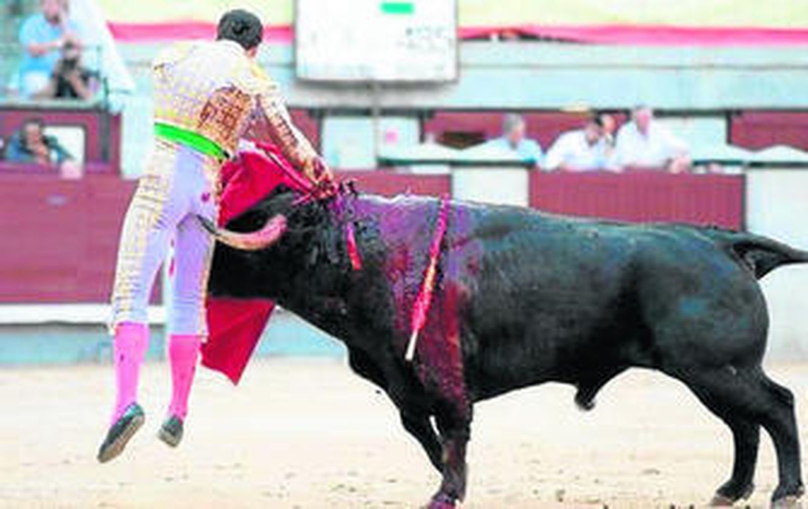 Gallo de Córdoba sufrió un puntazo por el cuarto novillo.